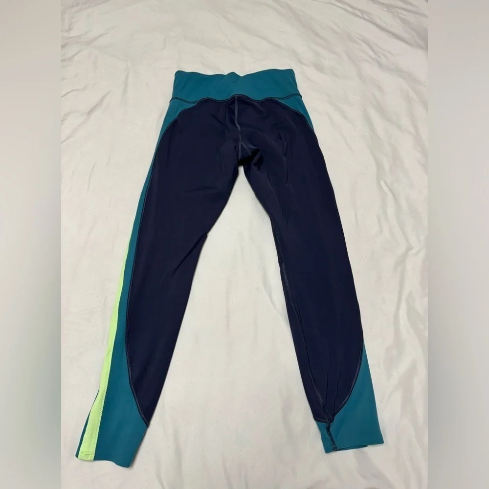 Athleta Athleta CRUNCH COLORBLOCK 7/8 TIGHT IN SUPERSONIC